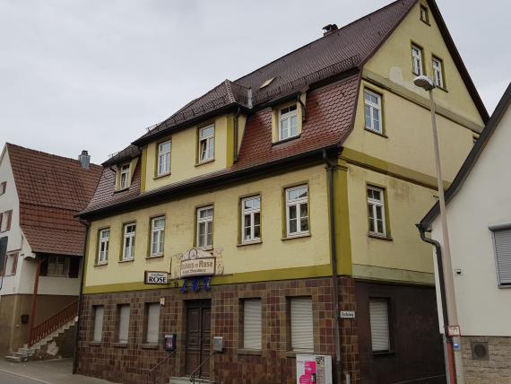 eaves, two-story house with mansard roof, Hauptstraße 16, Remseck-Hochberg, view from the street