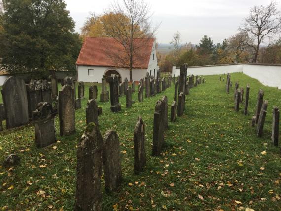 Jewish cemetery Mönchsdeggingen - View of the cemetery with Tahara house - View direction north