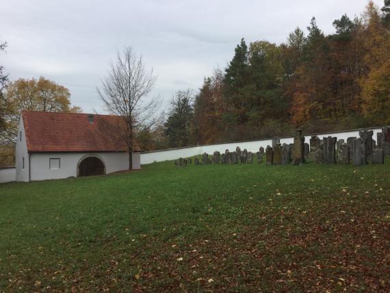 Jewish cemetery Mönchsdeggingen - View of the cemetery with Tahara house - View direction north-east