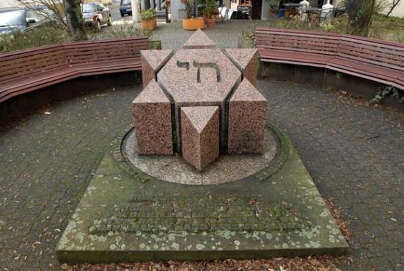 Rorhbach memorial. Isaiah 51:1 is quoted around it.