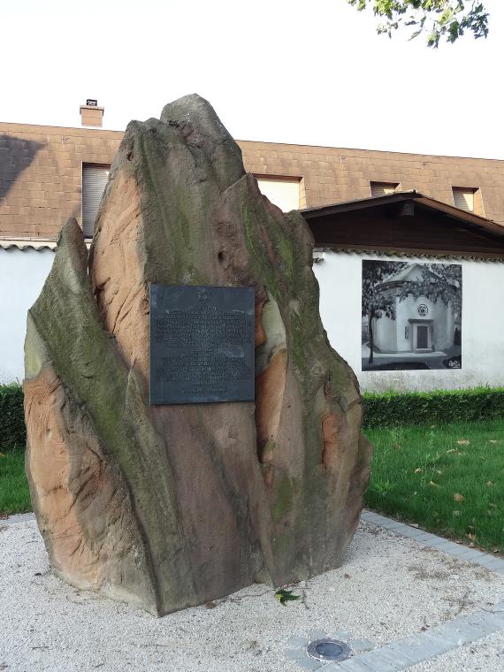 Gedenkstein am Synagogenplatz in Butzbach