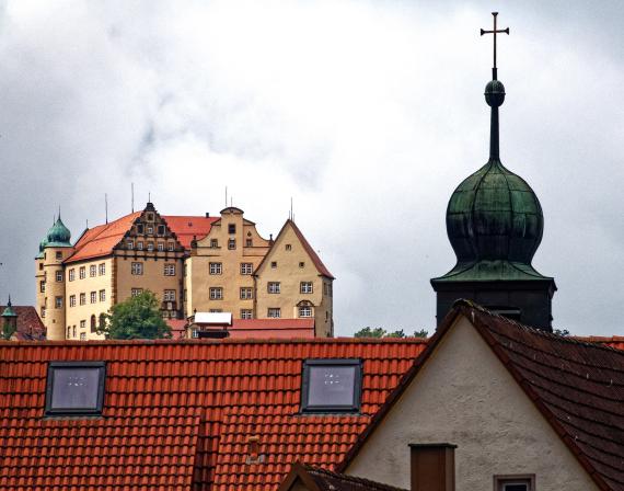 View over the roofs of Lauchheim to Kapfenburg Castle