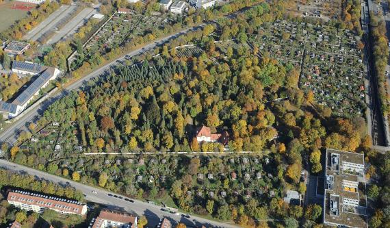 The New Israelite Cemetery seen from the south from the air