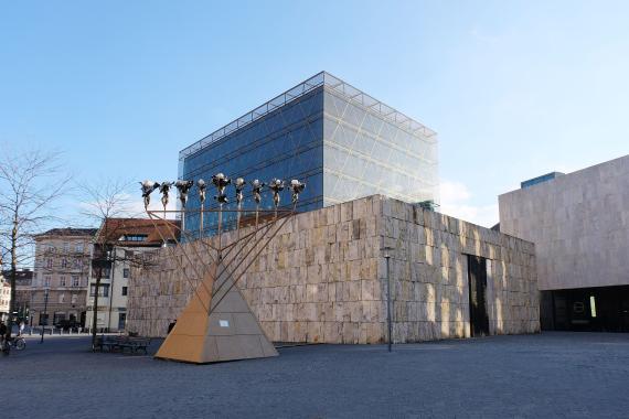 The Hanukkia designed by Gershom von Schwarze in front of the synagogue, December 2019