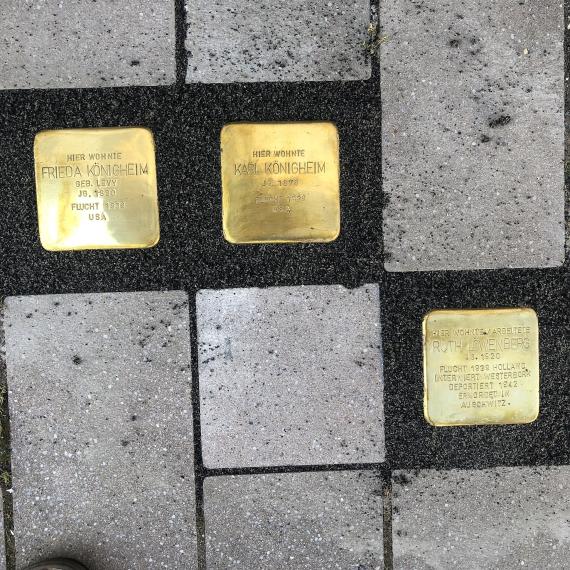 The Stolpersteine for Frieda and Karl Koenigheim and their employee Ruth Löwenberh were the first to be laid in Marktstraße on September 3, 2021 Stolpersteine AK 2021 11.JPG