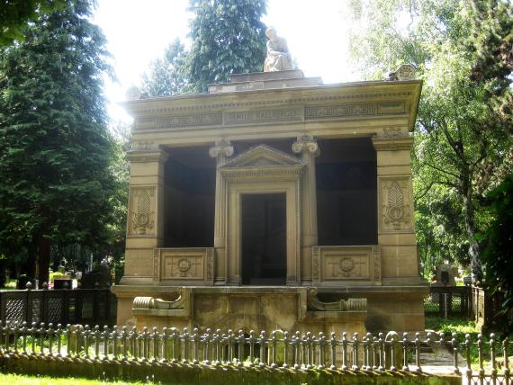 Mausoleum der Familie Hallberger auf dem Pragfriedhof in Stuttgart