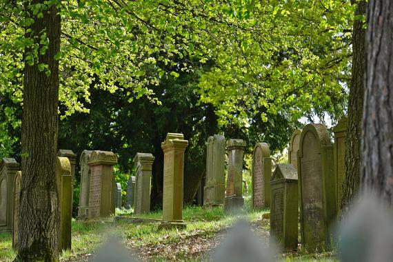 Mazzevōt auf dem jüdischen Friedhof