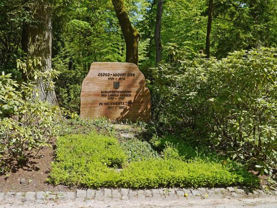 Nordfriedhof-Wiesbaden-2016-WI-Georg-August-Zinn-858