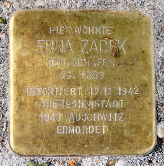 Stumbling Stone Alexanderstr 17 (center) Erna Zadek