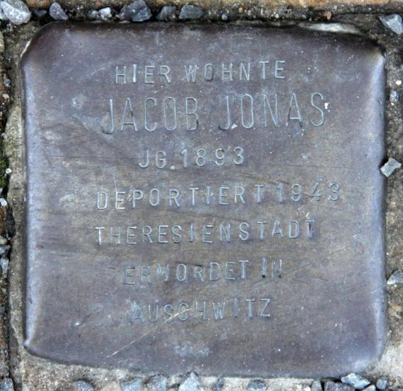 Stumbling Stone Annenstr 8a (center) Jacob Jonas