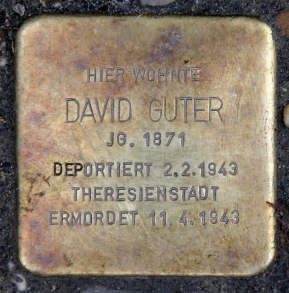 Stumbling stone Auguststr 14-15 (center) David Guter