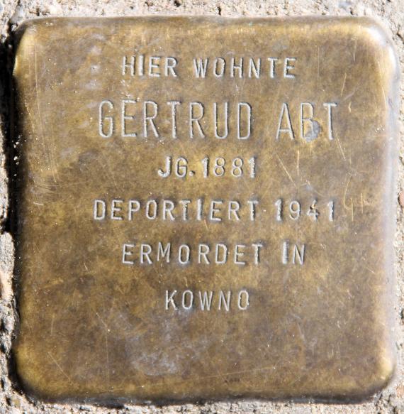Stolperstein Belziger Str 30 (Schöb) Gertrud Apt