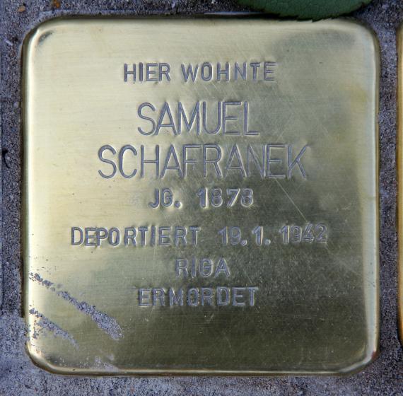 Stumbling stone Berolinastr 15 (center) Samuel Schafranek