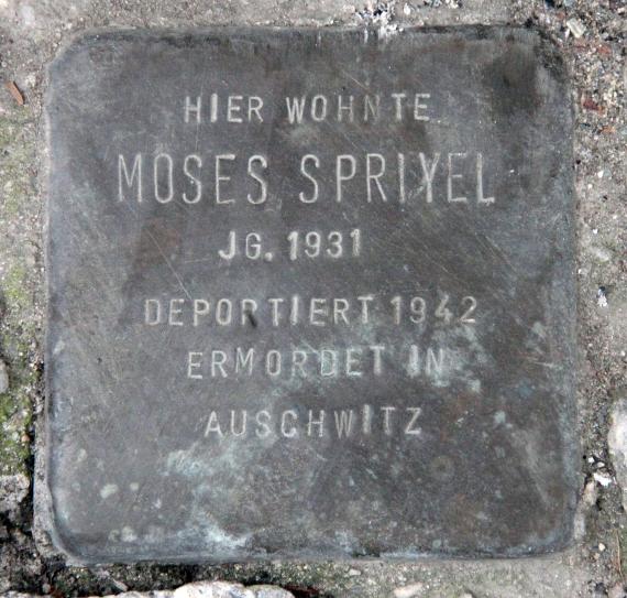 Stumbling Stone Brückenstr 13 (center) Moses Spriyel