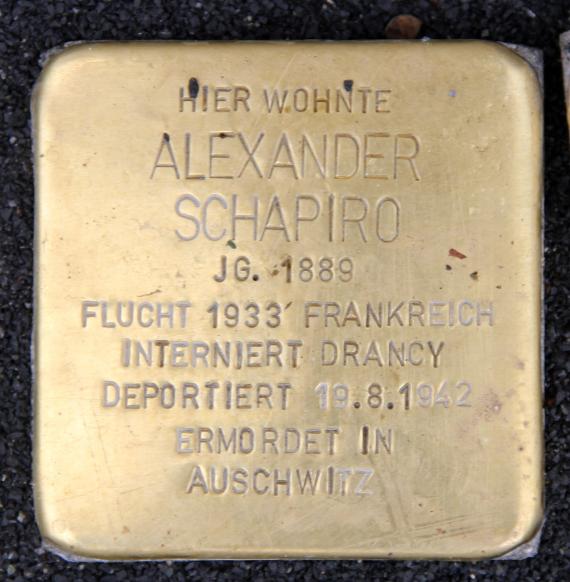 Stumbling Stone Brunnenstr 165 (center) Alexander Schapiro