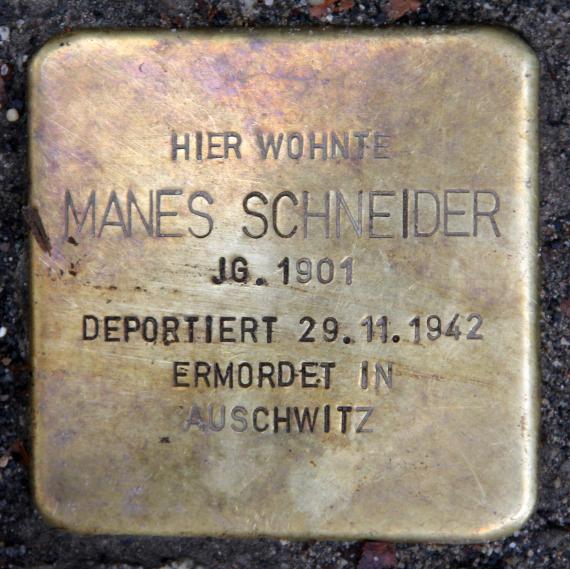 Stumbling Stone Choriner Str 81 (center) Manes Schneider