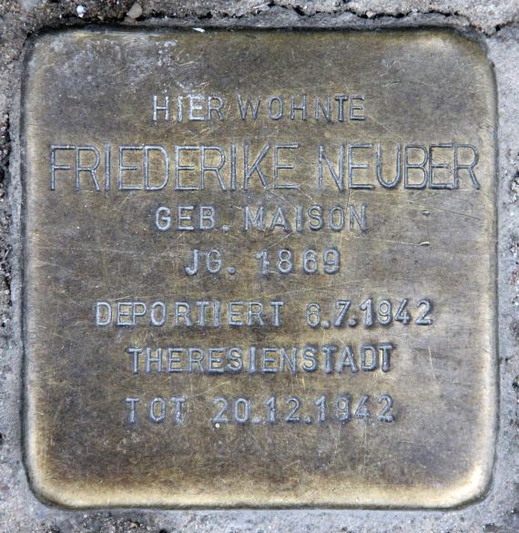 Stumbling Stone Engeldamm 66 (center) Friederike Neuber