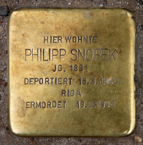 Stumbling stone Gipsstr 23b (center) Philipp Snopek