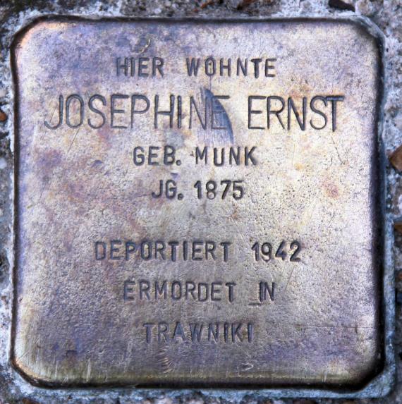 Stumbling stone Gundelfinger Str 31 (Karlh) Josephine Ernst