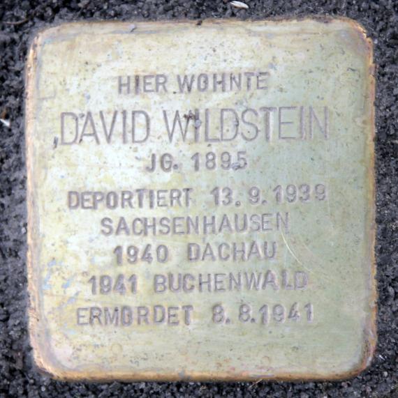 Stumbling Stone Kleine Auguststr 10 (center) David Wildstein