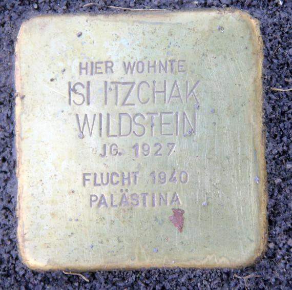 Stumbling Stone Kleine Auguststr 10 (center) Isi Itzchak Wildstein