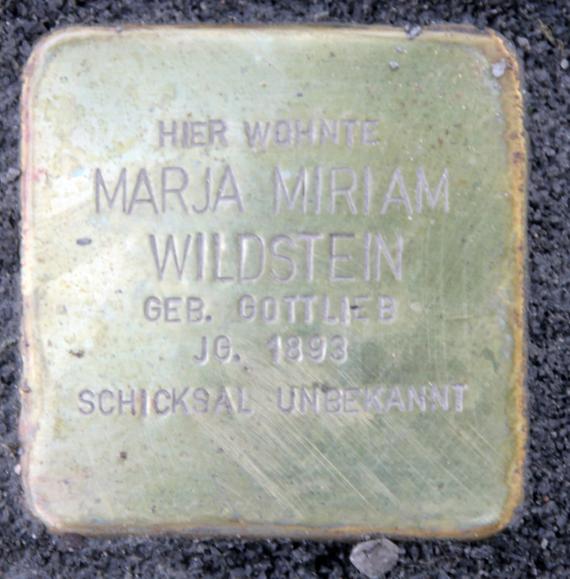 Stumbling Stone Kleine Auguststr 10 (center) Marja Miriam Wildstein