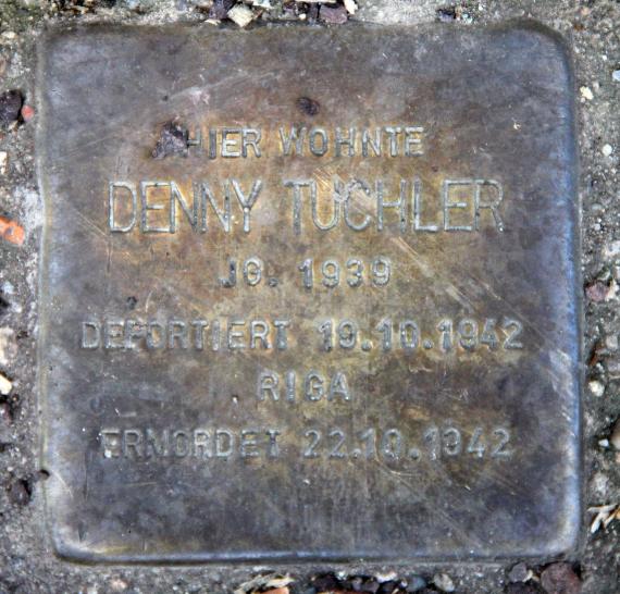 Stumbling stone Kremmener Str 7 (center) Denny Tuchler