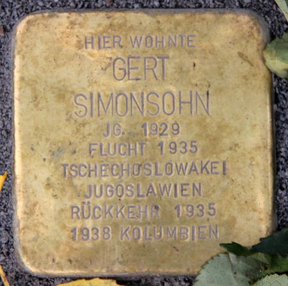 Stumbling Stone Lichtenberger Str 32 (center) Gert Simonsohn