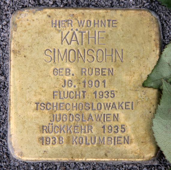 Stumbling Stone Lichtenberger Str 32 (center) Käthe Simonsohn