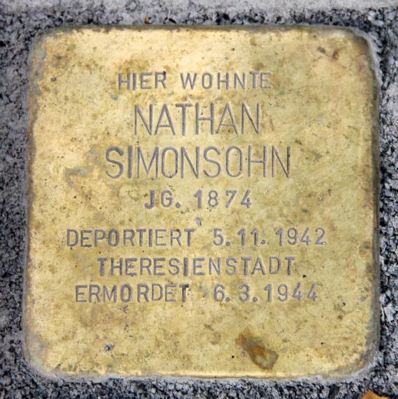 Stumbling Stone Lichtenberger Str 32 (center) Nathan Simonsohn