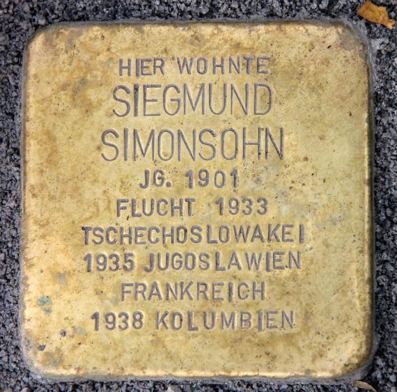 Stumbling Stone Lichtenberger Str 32 (center) Siegmund Simonsohn