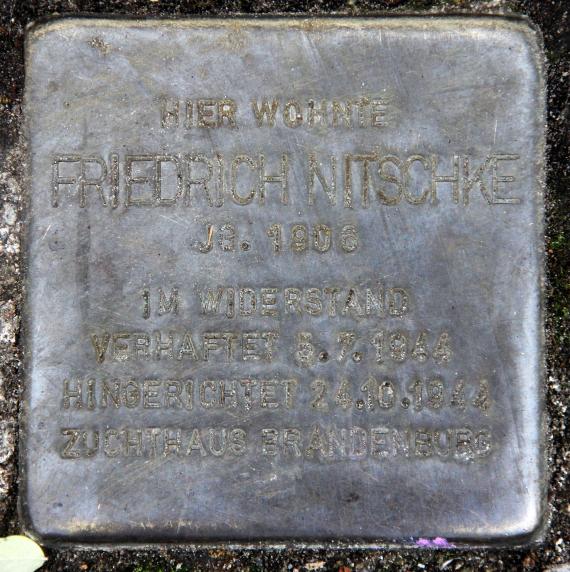 Stolperstein Lindauer Allee 17 (Reind) Friedrich Nitschke