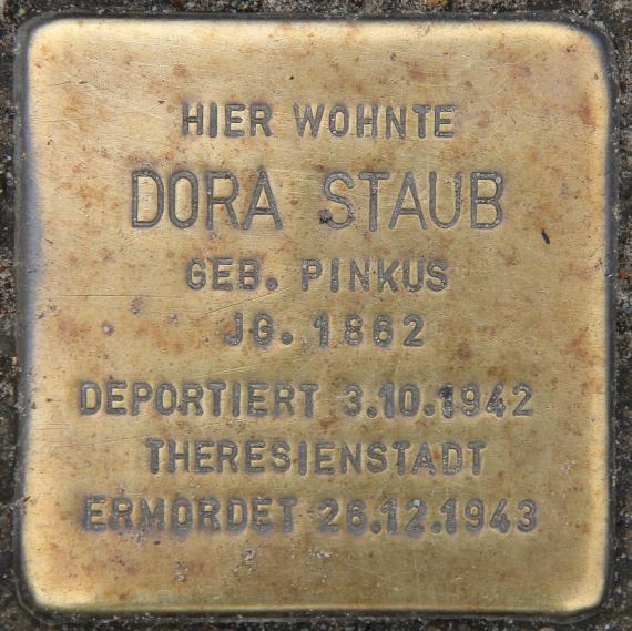 Stumbling stone Münchener Str 18 (Schö) Dora Staub