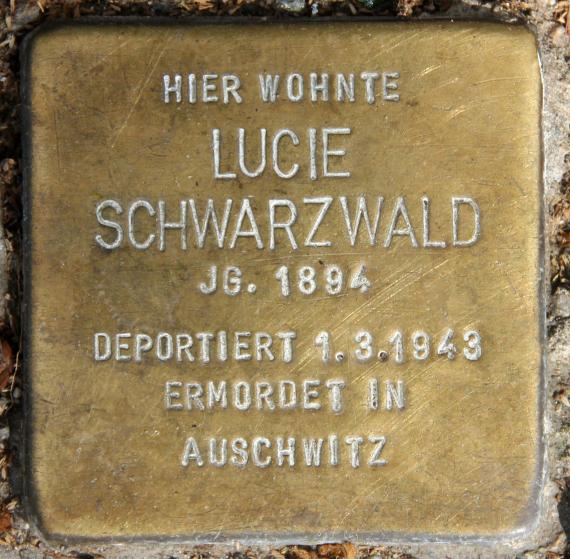 Stolperstein Motzstr 30 (Schön) Lucie Schwarzwald