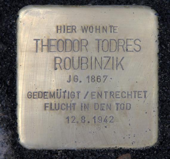 Stumbling Stone Motzstr 34 (Schön) Theodor Todres Roubinzik