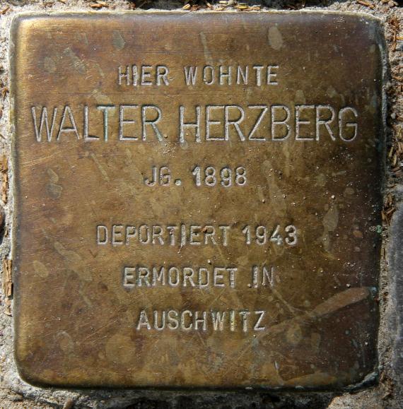 Stolperstein Motzstr 51 (Schön) Walter Herzberg
