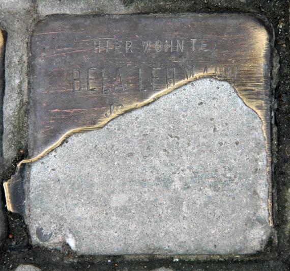 Stumbling Stone Neue Jakobstr 16 (center) Bela Lehmann