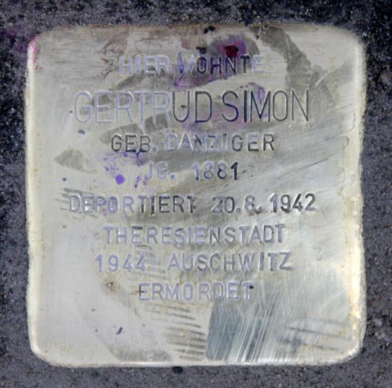 Stolperstein Potsdamer Str 158 (Schön) Gertrud Simon