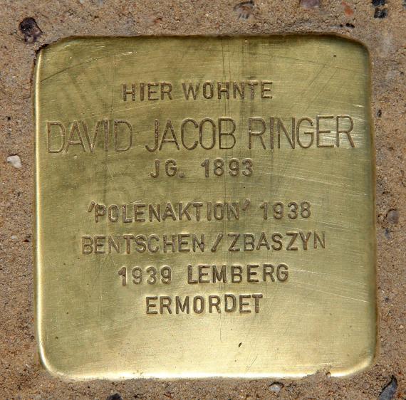 Stumbling Stone Rückerstr 8 (center) David Jacob Ringer