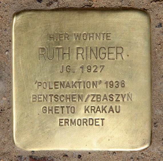 Stumbling Stone Rückerstr 8 (center) Ruth Ringer
