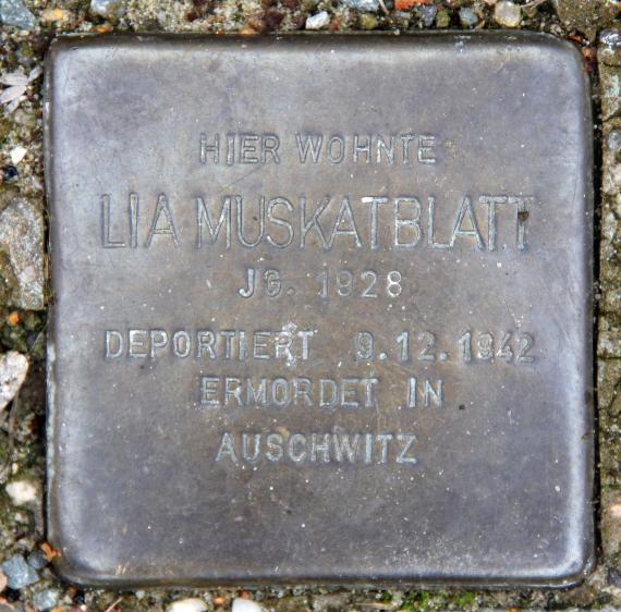 Stolperstein Regensburger Str 33 (Schön) Lia Muskatblatt