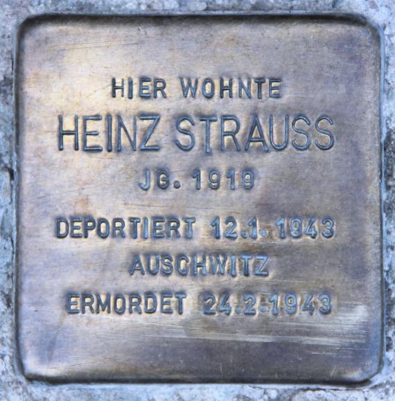 Stolperstein Robert-Siewert-Str 44 (Karlh) Heinz Strauss