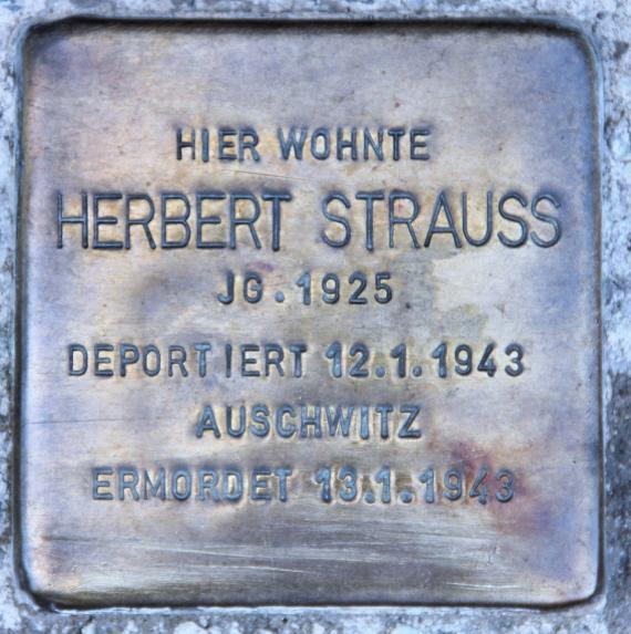 Stolperstein Robert-Siewert-Str 44 (Karlh) Herbert Strauss