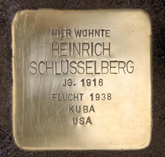 Stumbling Stone Rochstr 17 (center) Heinrich Schlüsselberg