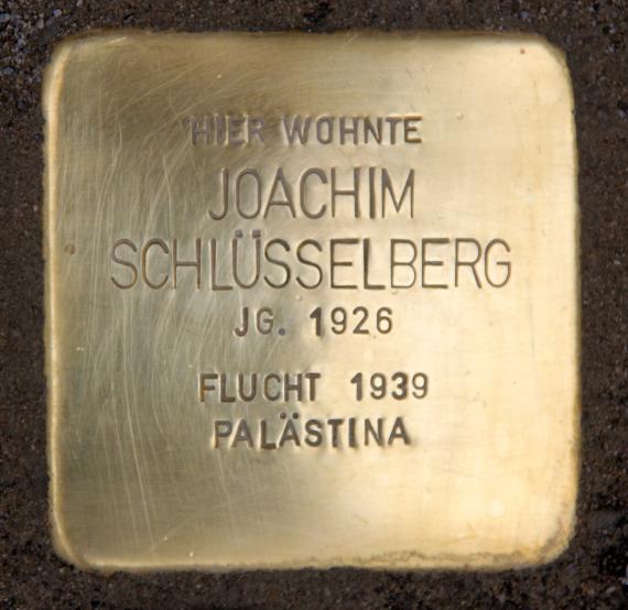 Stumbling Stone Rochstr 17 (center) Joachim Schlüsselberg