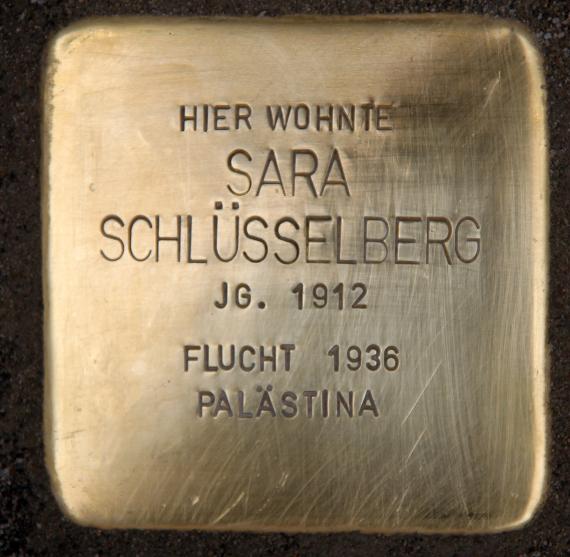 Stumbling stone Rochstr 17 (center) Sara Schlüsselberg