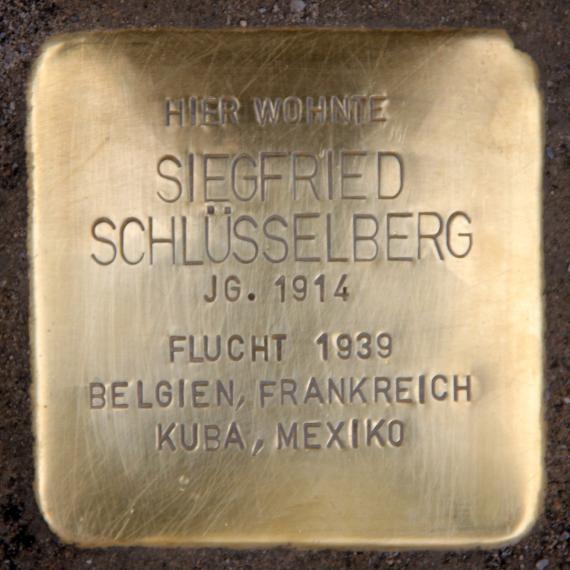 Stumbling Stone Rochstr 17 (center) Siegfried Schlüsselberg