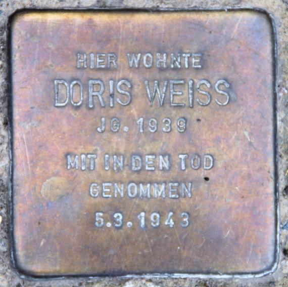 Stumbling stone Salzburger Str 8 (Schöb) Doris Weiss