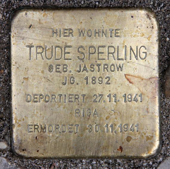 Stolperstein Traunsteiner Str 8 (Schön) Trude Sperling