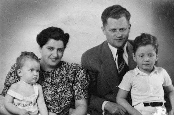 Thomas, Lilli, Karl, Stephan Silberberg, around 1939